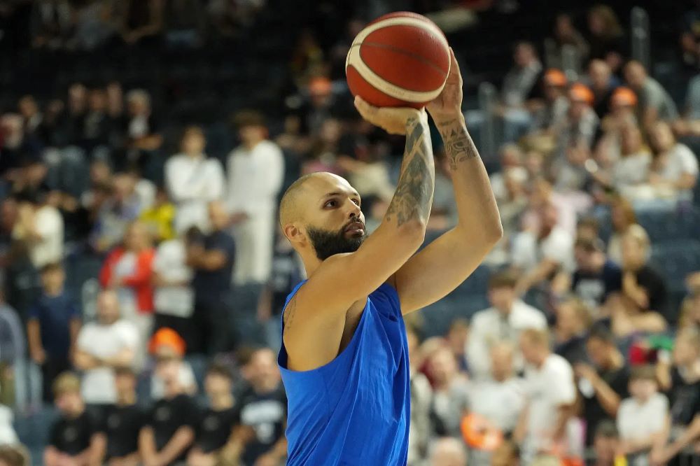 Fournier signs with European team for more than $4 million over two years and leaves NBA