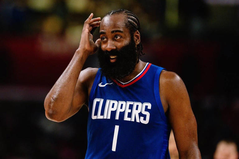 The Clippers finally added a strong forward! The strongest man in the NBA rushes to support Harden and is sure to win the championship