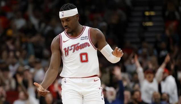 6 points and 4 assists in 16 minutes! Shooting 2 of 3 three-pointers, the Rockets' third point guard returned to the rotation and defeated the main point guard.